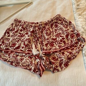 Natalie Martin shorts. Elastic waist, tassel drawstring, pockets. Size L